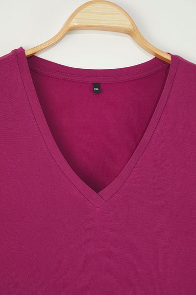 Trendyol Curve Dusty Rose Koszulka z dekoltem w serek z modalu z luźnym wzorem Plus Size TBBSS25BF00053