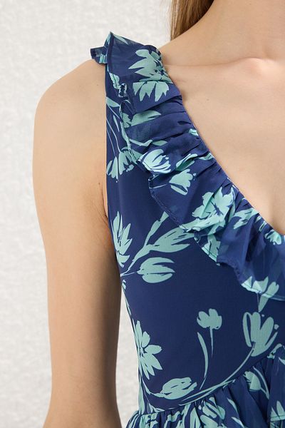 Trendyol Collection Sötétkék virágos szoknya, derékban nyíló fodros Midi bélésű sifon szőtt ruha TWOSS25EL00621