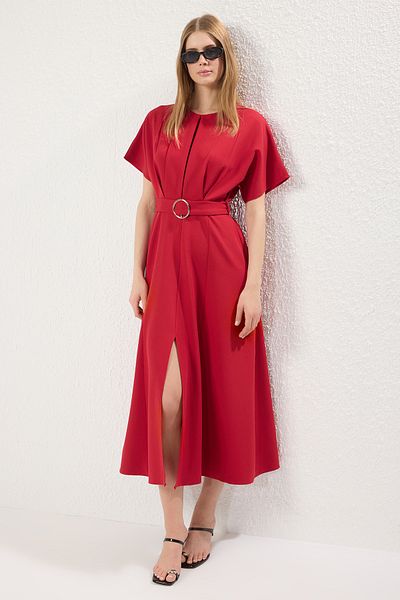 Trendyol Collection Roter Gürtelrock mit Taillenöffnung TWOSS25EL00804