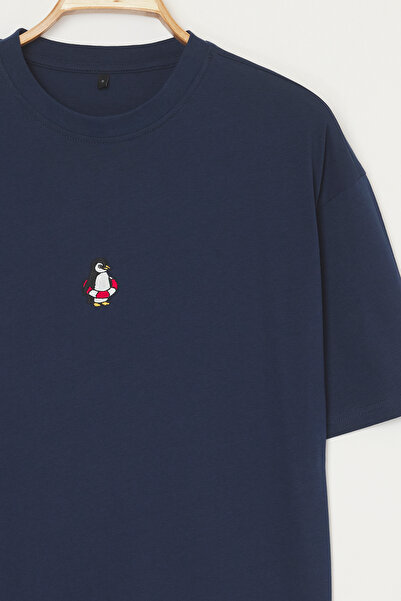 Trendyol Collection Μπλουζάκι Navy Blue Oversize Penguin Κεντημένο 100% Βαμβάκι TMNSS23TS00243