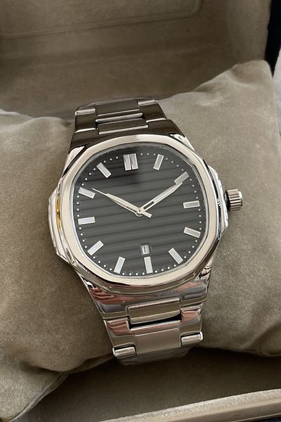 Leerybee Calendar Quartz Men's Wrist Watch Kn-04