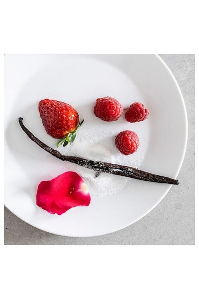 IKEA SÖTRÖNN Scented Candle, Red Berries & Vanilla, 25 hr – White Ceramic Jar, Cozy Fragrance,