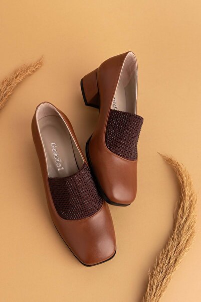 Gondol Hakiki Deri Kısa Topuklu Taş Detaylı Topuklu Ayakkabı Vdt.142