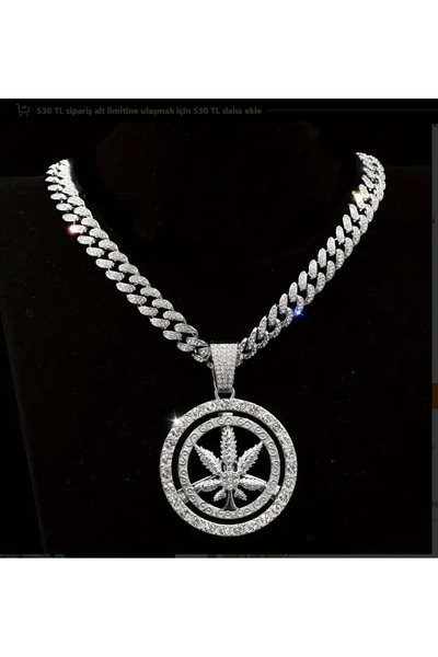 kargasa vintage ve trend bir hip-hop kuban zinciri içeren, dönen bir yaprak kolye