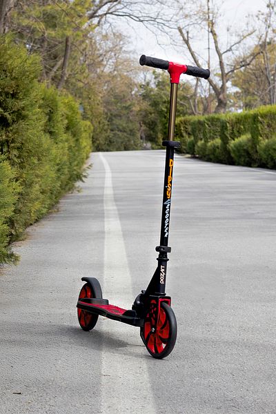 POZART Scooter Y Dipsy 2-Wheeled Parking Footrest 3-Stage 100kg Carrying Capacity Can Be Used by 8 Years and Above