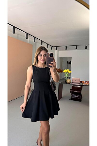 Sezgi Tekin Rochie neagră cu clopoței cu volan cu buzunar