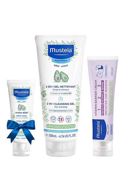 Mustela مجموعة هدايا حديثي الولادة من 3 قطع: جل تنظيف 2 في 1، كريم وجه هيدرا بيبي، وحاجز فيتامين