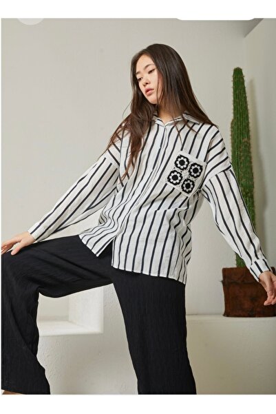 MODA Πουκάμισο με ρίγες και δαντέλα στις τσέπες, σε χαλαρή γραμμή