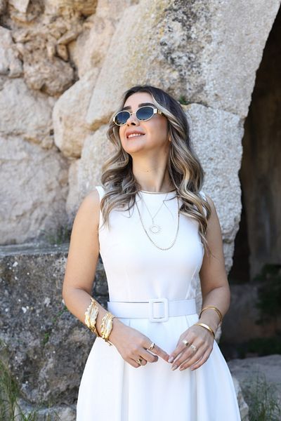 bytugcekaya Λευκό φόρεμα με γιακά και ζώνη