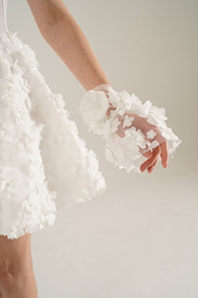 The White Remedy Beyaz Mini Gelinlik Çiçek Detaylı After Party Söz Nişan Nikah Elbise