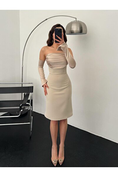 Serica Moda Βραδινό φόρεμα μίντι με πέτρινο σατέν μανίκι