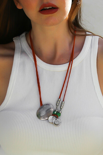 Chiccy Spiral Objeli İpli Tasarım Kolye