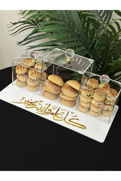 Generica Divided acrylic boxes with a lid and a white base and the words "Happy New Year"