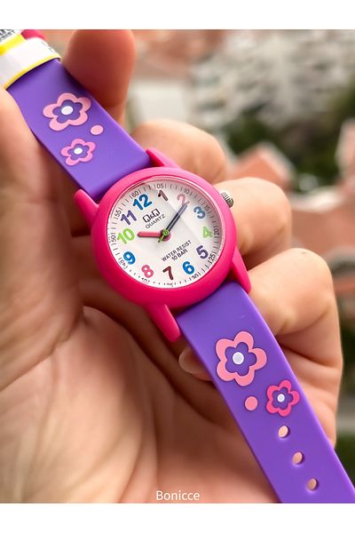 Q&Q 10 Atm, 2 Years Warranty, Purple Silicone Cord Girl's Wristwatch Suitable for Pool and Sea Use