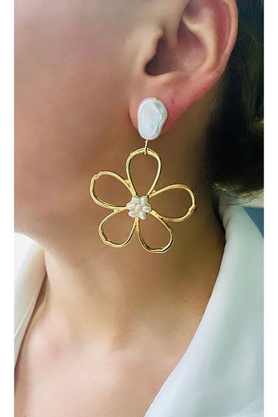 VNS Accessories Baroque Pearl Detail Flower Earrings (6 cm)