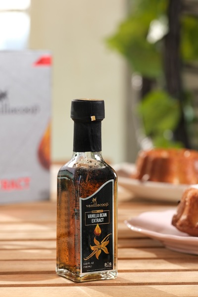 Vanillacoop Saf Vanilya Özütü - 100 ml (NET: ~130 G) - 2'li Çubuk Vanilya Hediyeli -Vanilla Extract