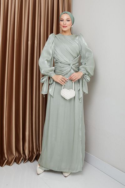 Olcay Hellgrünes Yoryo-Hijab-Abendkleid aus Seide mit Volant- und Schleifendetail, Ärmelschnürung 1224