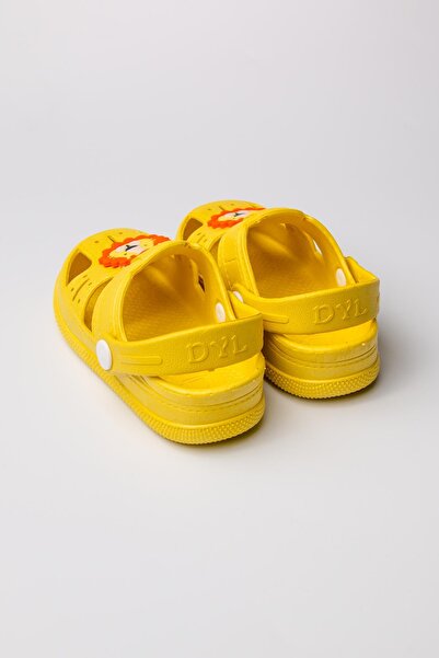 The Red Kids Lion Figured Non-Slip Soft Sole Slippers Yellow