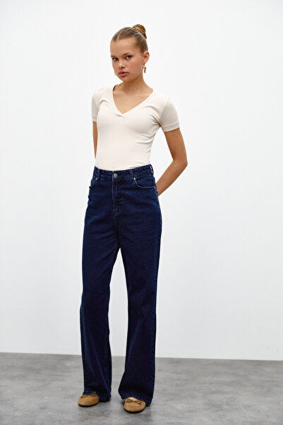 urban focus V neck t-shirt