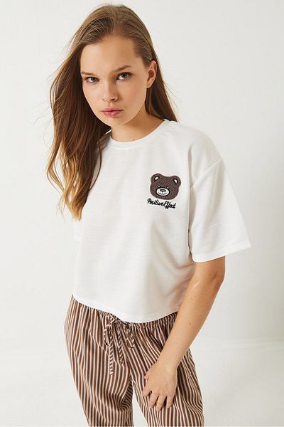 Bianco Lucci Tricou Crop din bumbac pieptănat cu broderie Teddy pentru femei 3019 60283090