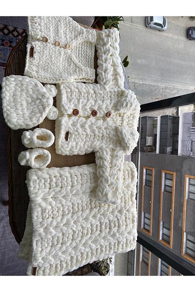 Alizee Hand Knitted Baby Gift Blanket Set