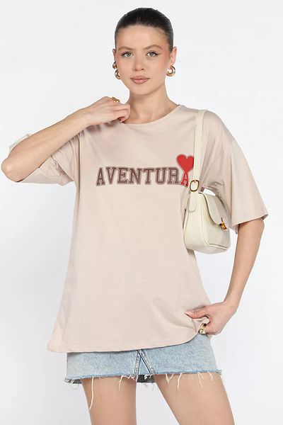 GÜLSELİ Tricou de damă cu decolteu rotund cu imprimeu cu text Koyutaş