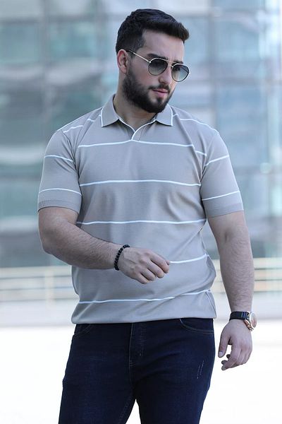 MİSHAR İTALİA Ανδρικό πλεκτό μπλουζάκι με μπεζ ριγέ φούστα και ελαστικό γιακά πόλο
