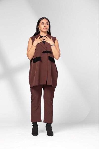 outline Brown under-abaya set