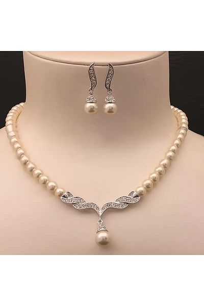 Monarque Elegant Pearl Detailed Necklace and Earring Set