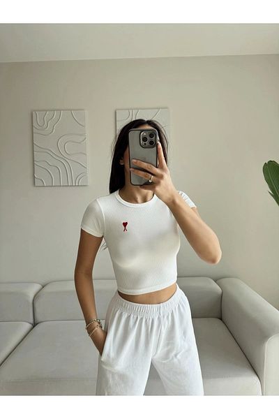 Zoom Butik بلوزة قصيرة على شكل قلب - أبيض