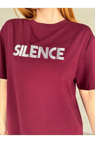 Cappmoda T-922 Tricou casual din bumbac cu imprimeu cu scris Silențios, alb, burgundă