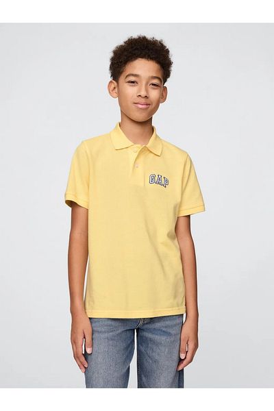 GAP تي شيرت أصفر اللون بشعار Gap للأولاد وياقة بولو