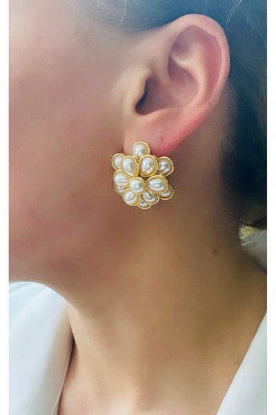 VNS Accessories Katmanlı İncili Çiçek Küpe (3 CM)