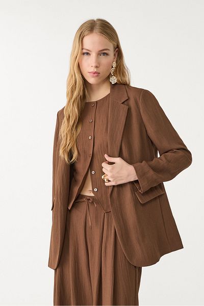 Stradivarius بليزر متدفق بقصّة عادية ومجعد