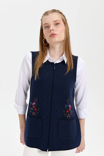 Desen Crew Neck Standard Mold Embroidered Navy Blue Women's Wool Vest Dsn24K24000