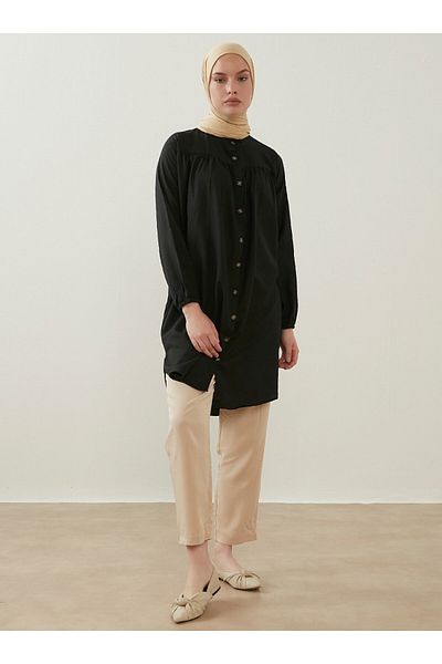 Por La Cara Black Tunic with Side Pockets and Buttoned Rabon
