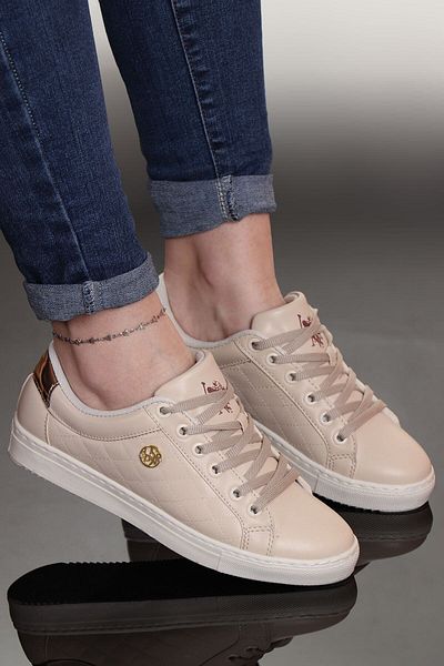 U.S. Polo Assn. حذاء رياضي نسائي من Tiggy Skin بنعل مريح