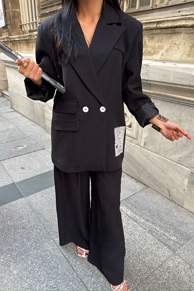 leyla sanat sanata yeni bir bakış açısı Leyla Sanat a New Perspective on Art Design Label Detailed Jacket - Pants Suit - Black