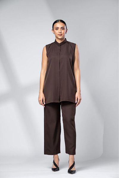 outline Brown two-piece set under the abaya