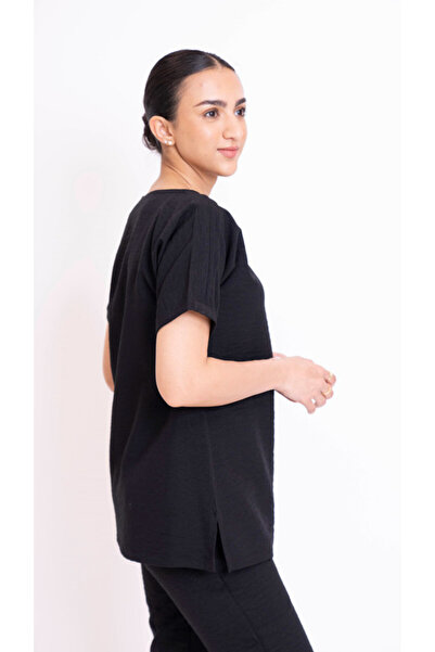 outline Black two-piece set under the abaya