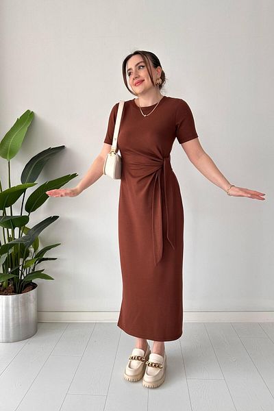 MaziButik Κοντομάνικο φόρεμα με δέσιμο - Χρώμα καφέ