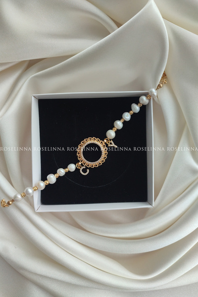 ROSELİNNA Çeyrekli Gerçek İnci Bileklik, Dorika Boncuklu Harf ve Kalpli Çeyre...