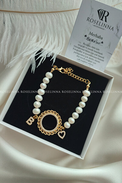 ROSELİNNA Çeyrekli Gerçek İnci Bileklik, Çeyrek Altın Çerçeveli Harfli İnci B...