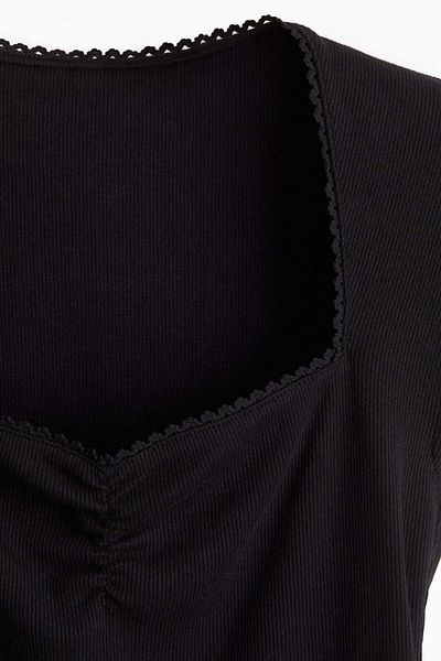 H&M Ribbed Sweetheart-neck Top