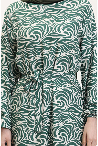 sefamerve Viskon Kumaş Eteği Fırfırlı Kuşaklı Elbise 0038-05 Zümrüt Yeşili