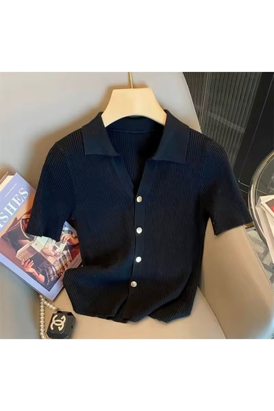 Elysira تي شيرت نسائي محبوك أساسي بياقة بولو وأزرار معدنية ذهبية اللون