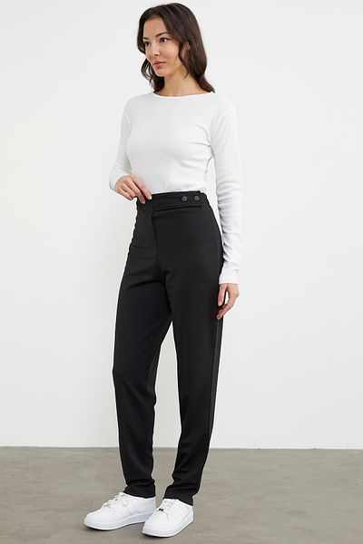 Sementa Pantaloni confortabili din material textil cu detaliu în talie - negri