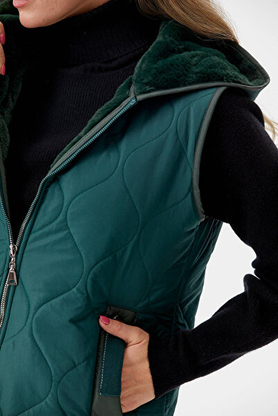 Sementa Зелений стьобаний жилет - з капюшоном з хутром всередині