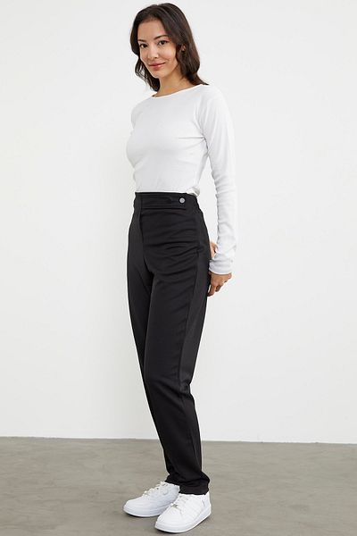 Sementa Pantaloni confortabili din material textil cu detaliu în talie - negri