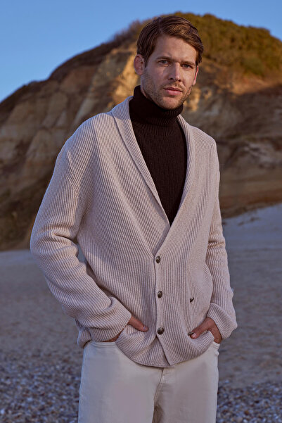 Sementa Отворена бежова жилетка с шалов яка и закопчаване с копчета